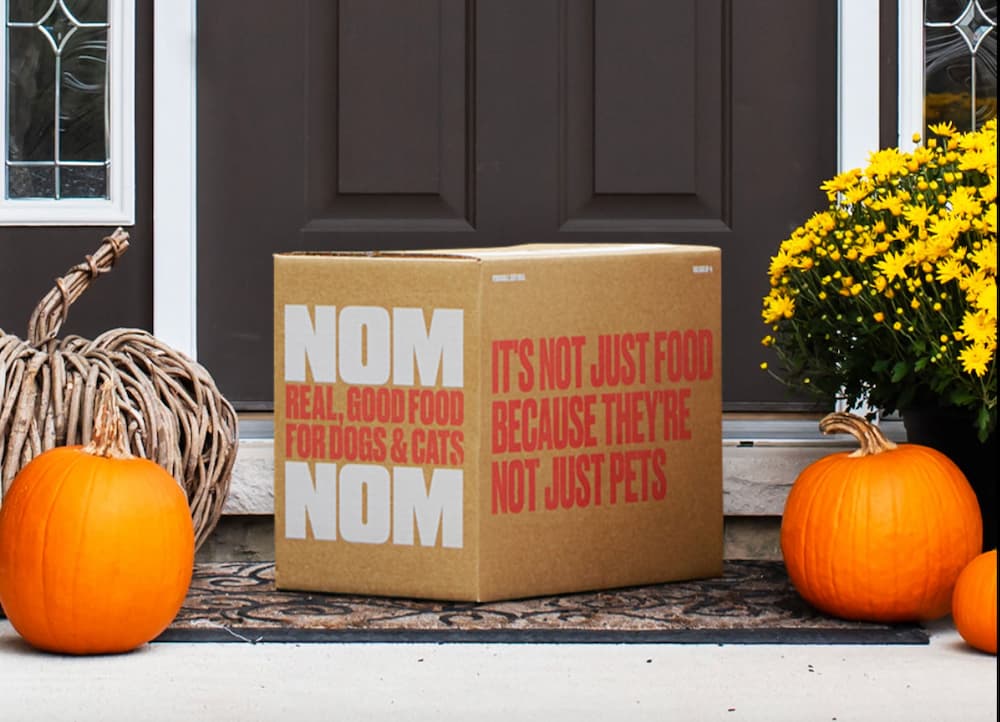 NomNom cat food box full of best fresh cat food
