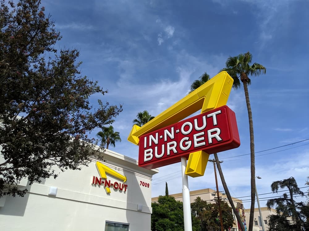 Dog-friendly restaurant in-n-out burger