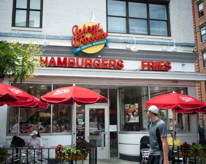 9 Popular Restaurant Chains That Are Dog Friendly Great Pet Living